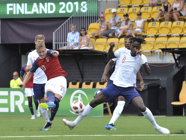 Simen Bolkan and Nordli Trevoh Chabolah in action during the U20 World Cup qualifier between Norway under-19s and England under-19s on July 26, 2018