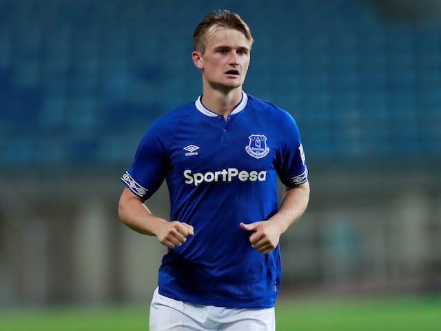 Everton youngsters sign new contracts