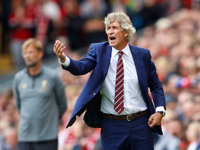 Manuel Pellegrini gesticulates during the Premier League game between Liverpool and West Ham United on August 12, 2018