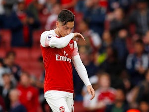 Arsenal boss Emery confirms Ozil illness