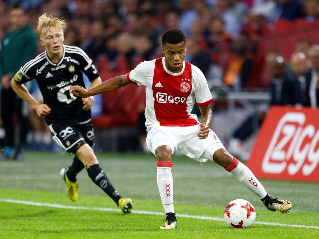 Liverpool join race to sign David Neres?