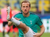 Harry Kane warms up ahead of the Champions League group game between Inter Milan and Tottenham Hotspur on September 18, 2018