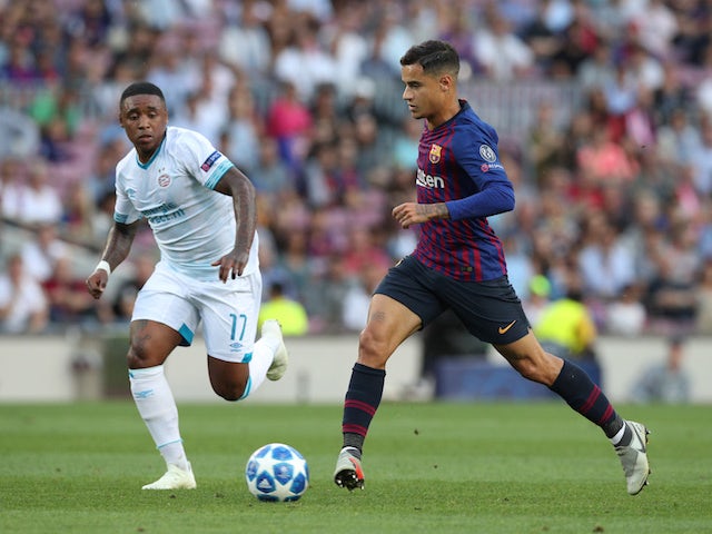 Steven Bergwijn and Philippe Coutinho in action during the Champions League group game between Barcelona and PSV Eindhoven on September 18, 2018