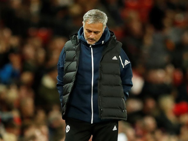 United staff 'fear Mourinho on brink of sack'