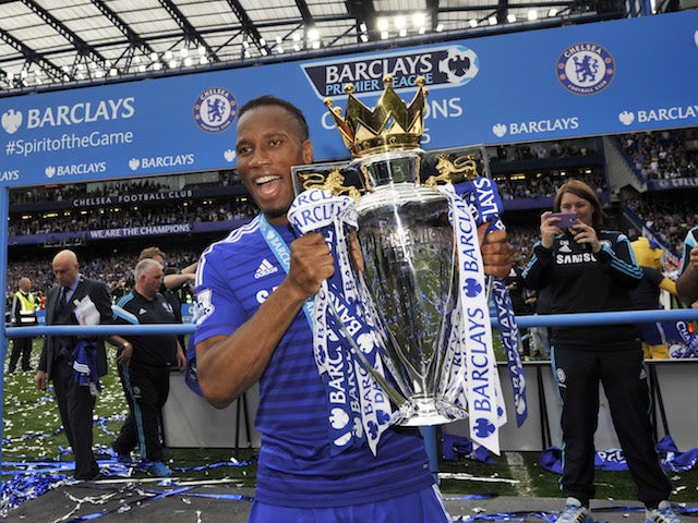 Didier Drogba celebra tras ganar el título de la Premier League con el Chelsea en 2014-15
