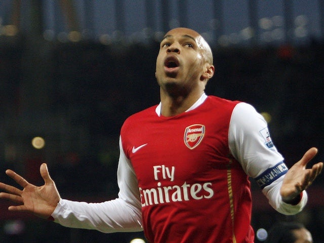Thierry Henry jugando en el Arsenal