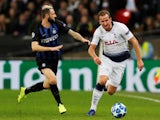Tottenham Hotspur's Harry Kane and Inter Milan's Marcelo Brozovic compete for the ball on November 28, 2018