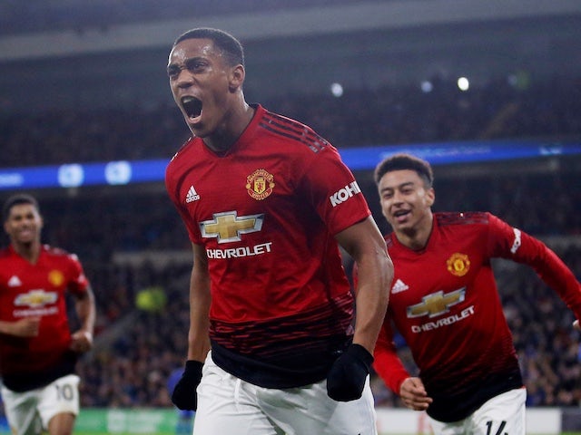 Martial signs new United deal to 2024