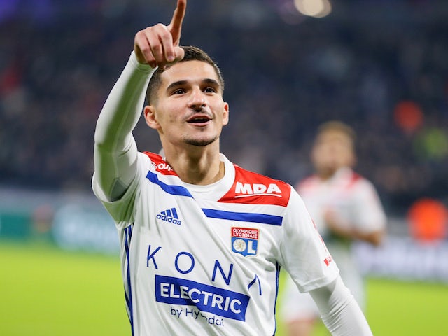 Man United 'considering summer move for Aouar'