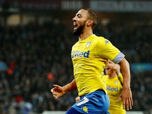 Roofe strikes in stoppage time to sink Villa and send Leeds back to the top