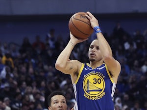 Steph Curry stars for Golden State Warriors