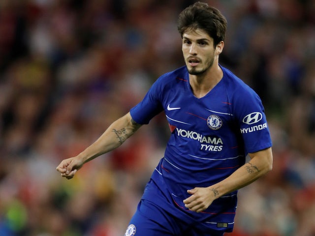 Chelsea loan out Lucas Piazon to Chievo