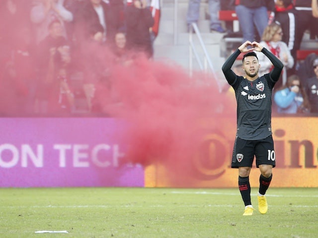 Man City 'make late swoop for Luciano Acosta'