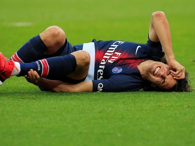 Cavani suffers muscle injury three days out from United clash