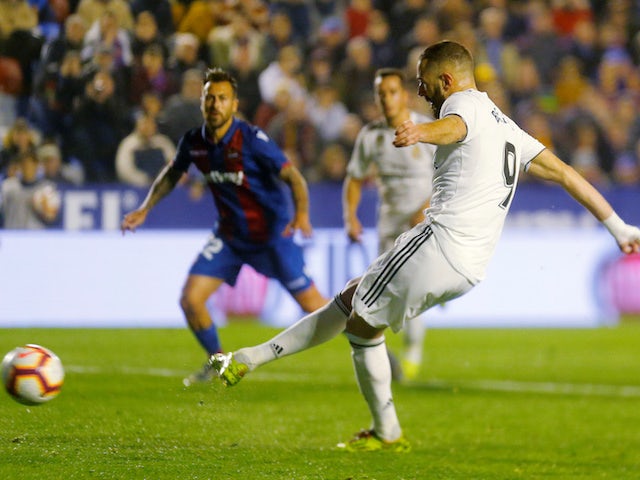 Real Madrid forward Karim Benzema scores from the penalty spot against Levante on February 24, 2019