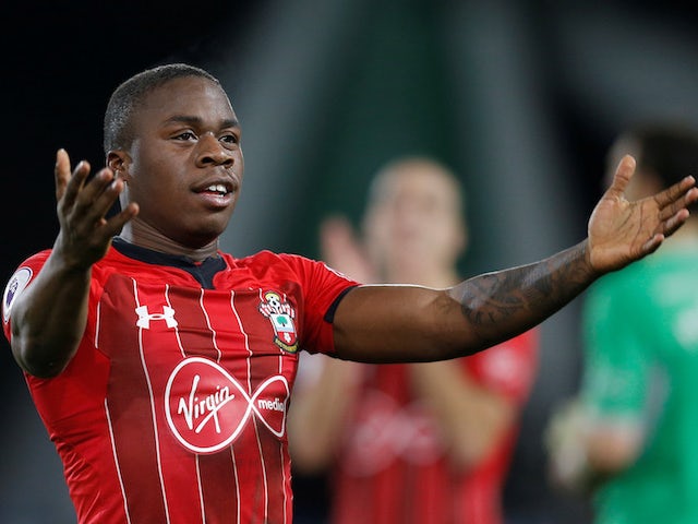 Teenage striker Obafemi signs new contract at Southampton