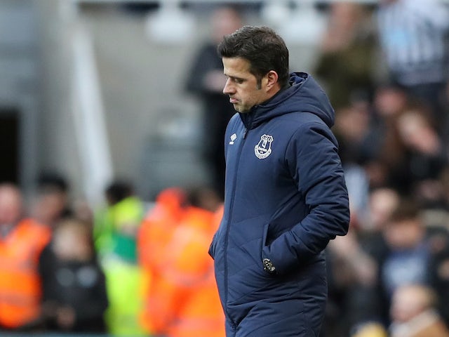Everton boss Silva fined £12k for referee confrontation
