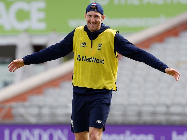 Craig Overton replaces Chris Woakes for fourth Ashes Test