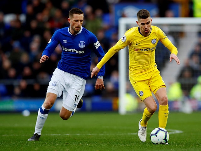 Chelsea's Jorginho in action with Everton's Gylfi Sigurdsson in the Premier League on March 17, 2019