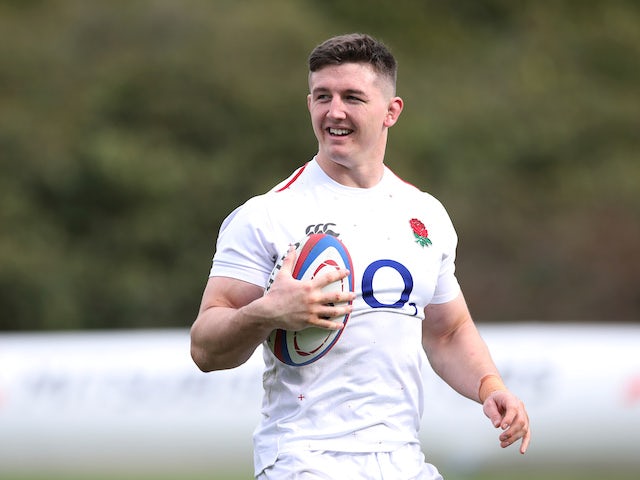 Eddie Jones to stick with Tom Curry at number eight