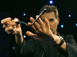 Uri Geller vows to help England win Rugby World Cup