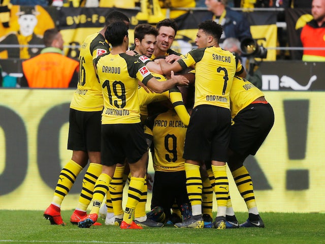 Alcacer brace helps Dortmund back to top of Bundesliga