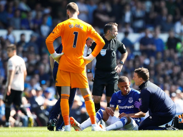 Everton's Richarlison suffers a rib injury against Manchester United in the Premier League on April 21, 2019.