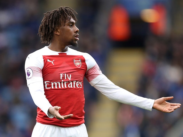 Alex Iwobi completes £35m move from Arsenal to Everton