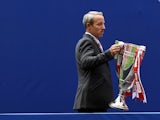 Charlton Athletic manager Lee Bowyer with the trophy as he celebrates winning the playoff on March 26, 2019