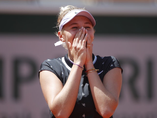 Amanda Anisimova stuns Simona Halep to reach French Open semi-finals