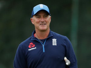 England coach Graham Thorpe urges batsmen to show "desperation"