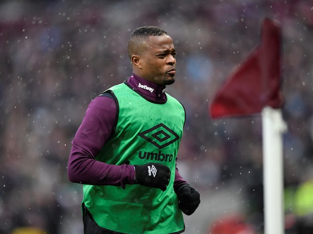 Evra offers to help Man Utd amid poor form
