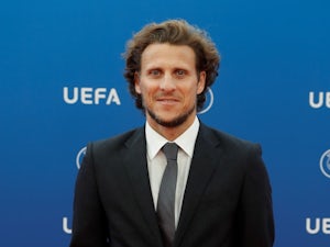 Diego Forlan announces retirement from football