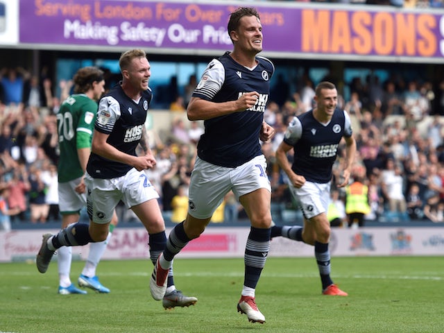 Ten-man Millwall hold on to beat Sheffield Wednesday