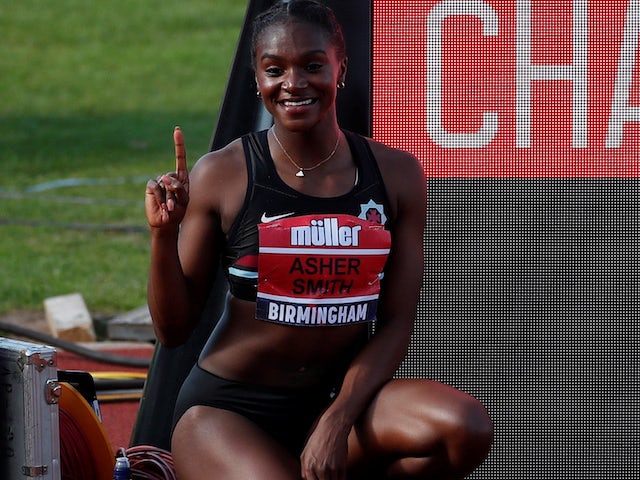 Dina Asher-Smith eases into 100m semi-finals at Worlds