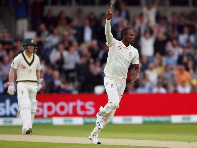 Jofra Archer dismisses Marcus Harris before rain forces early lunch