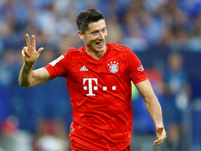 Lewandowski nets hat-trick as Bayern Munich thrash Schalke