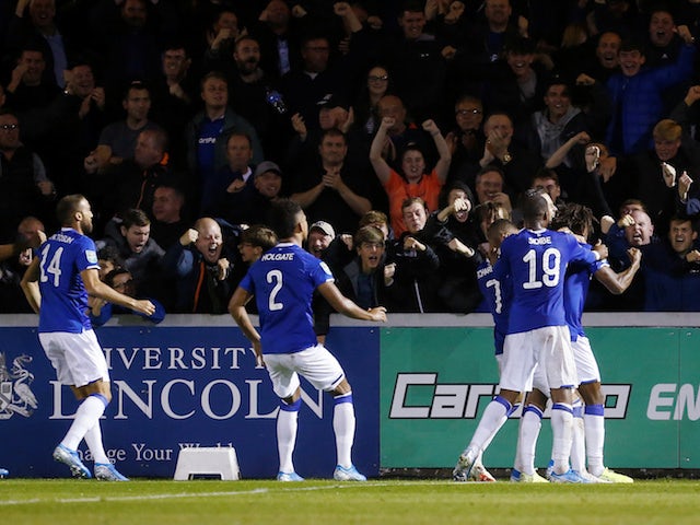 Everton score two late goals to survive Lincoln scare