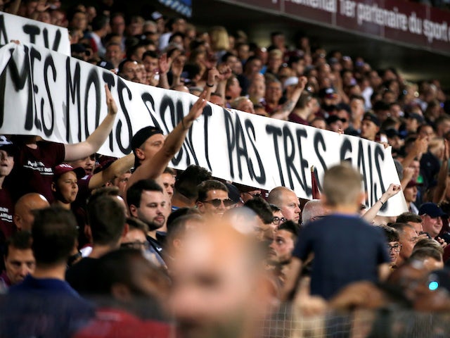 Homophobic banner interrupts match as PSG defeat Metz
