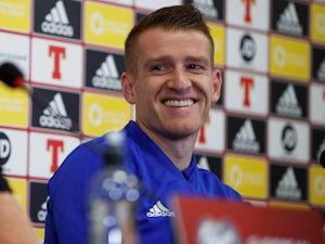 Steven Davis pens new one-year deal with Rangers