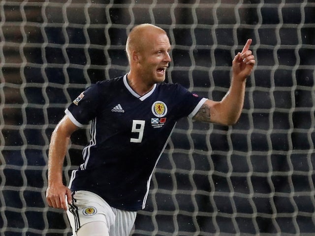 Steven Naismith insists Daniel Stendel has the backing of his Hearts squad