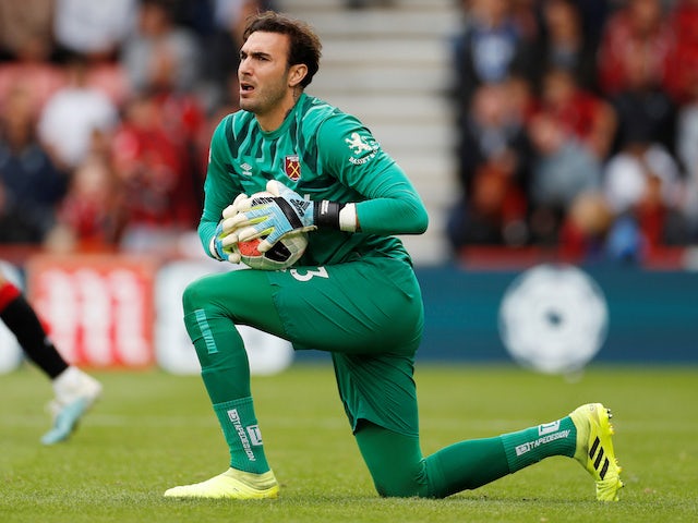 West Ham keeper Roberto moves to Alaves on loan