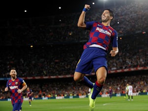 Suarez stunner sends nine-man Barcelona en route to Sevilla rout