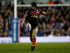 Leeds re-sign Luke Gale on three-year deal