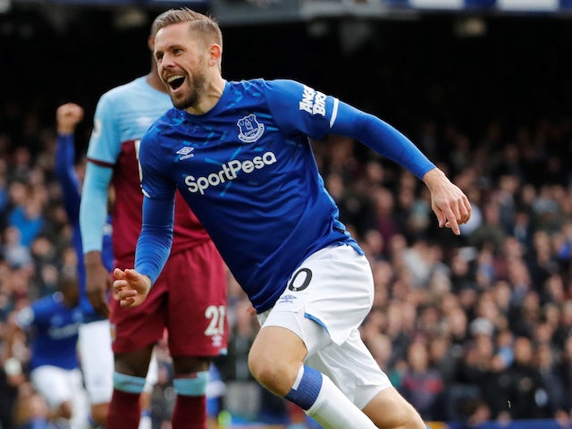 Gylfi Sigurdsson celebrates his late goal for Everton on October 19, 2019