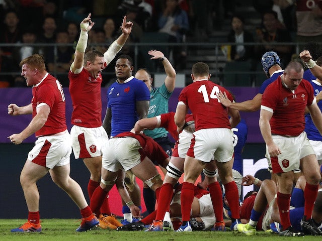Wales come back to earn thrilling win over 14-man France