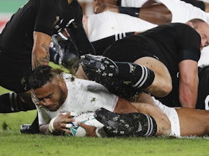 England put in dominant performance to lead New Zealand at half time