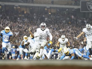 Late Josh Jacobs touchdown sees Oakland Raiders edge LA Chargers