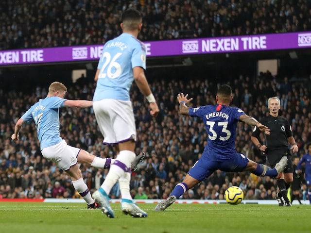 Manchester City's Kevin De Bruyne scores against Chelsea in the Premier League on November 23, 2019