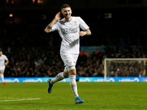 Leeds thump Middlesbrough to go top of the Championship